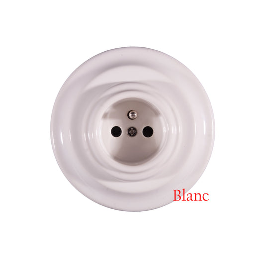 Prise de courant en porcelaine avec plaque de finition